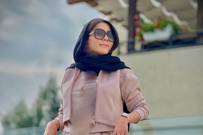 نگاهی به چیدمان شاهانه و شیکخونه مجردی  آزاده زارعی، بازیگر سریال «آوای باران» با ویوی ابدی/عاشق حال و هوای بالکنش شدم