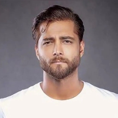 استایل راحتی و سرتاپا سفید امیر مقاره "ماکان بند"+ عکس / آقای خواننده تیپ لش امروزی زده