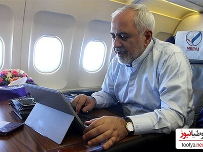 تصویری جالب از محمدجواد ظریف با پتوی گلبافت در هواپیما!