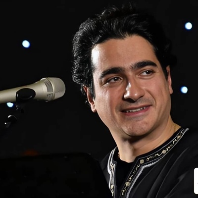 (ویدیو) اجرای باشکوه مرغ سحر با صدای همایون شجریان؛ سالن غرق شور شد! / وقتی یاد شجریان بزرگ دوباره زنده می‌شود ...