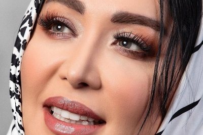 سارا منجزی پور  با این شال رنگی پنگی خیلی ناز و دلبر شده😍