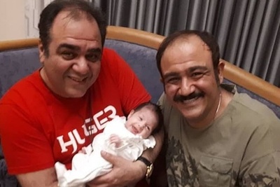 استایل باورنکردنی مهران غفوریان و برادرش در حال نوازندگی در یک مهمانی دهه 60 با گیتار بیس+عکس