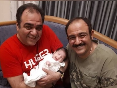 استایل باورنکردنی مهران غفوریان و برادرش در حال نوازندگی در یک مهمانی دهه 60 با گیتار بیس+عکس