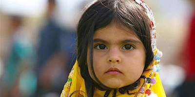 شاهکار دختر لُر با کمانچه؛ اصالت و هنر در یک قاب تماشایی!/ یعنی این دختر واقعاً 10 سالشه؟!