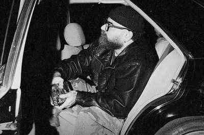 دانلود آهنگ «گذشته آب از سر من» از معین زد+متن/تنهایی بی تو بسه یکی شده بی تو خسته...