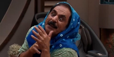 یادی کنیم از عشوه‌ی آقا رشید با روسری برای حمید لولایی/ دیدین چه اشتباهی کردم خاصی توی چشمهای لولایی بود😂