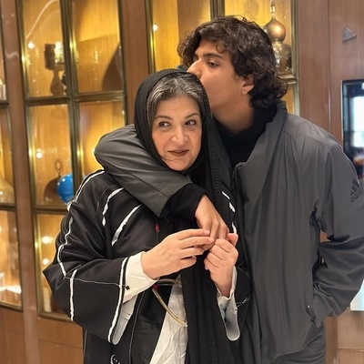 نگاهی به خونه و زندگی ریما رامین فر و آقا زاده خوش تیپش/ کتابخونه عظیم، مبلمان چرمی، فرش ابریشمی، مبلمان استقبال، نقاشی دیواری بهشتی و...