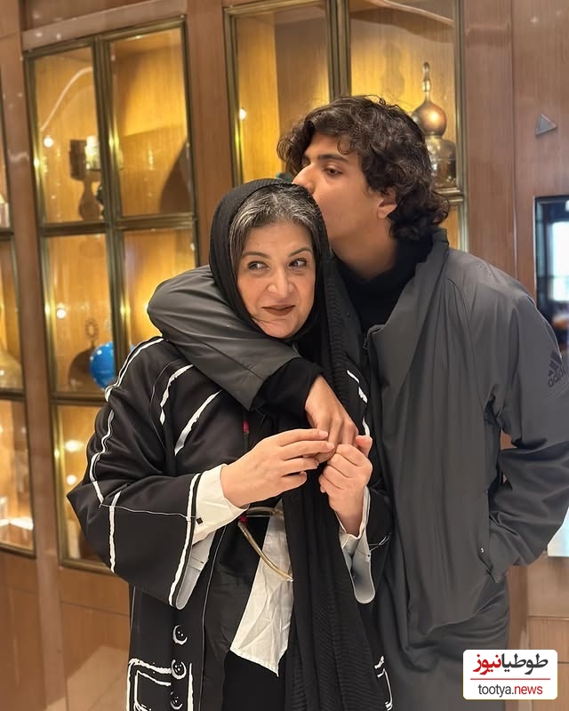 نگاهی به خونه و زندگی ریما رامین فر و آقا زاده خوش تیپش/ کتابخونه عظیم، مبلمان چرمی، فرش ابریشمی، مبلمان استقبال، نقاشی دیواری بهشتی و...