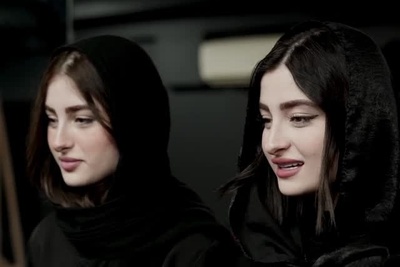 سارا و نیکا فرقانی دوقلوهای محبوب سریال پایتخت با راه اندازی کلاس بازیگری رسما تمسخر و تنفر ایرانی ها را به جان خریدند! بازیگرنماهایی که فقط به دنبال پول هستند...