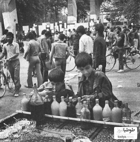  فالوده فروشی جلوی در ورودی دانشگاه تهران