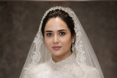 خواستگاری یهویی مرد ثروتمند از پریناز ایزدیار «ارغوان سریال زمانه» / حداقل 20 سال ازش بزرگتره!