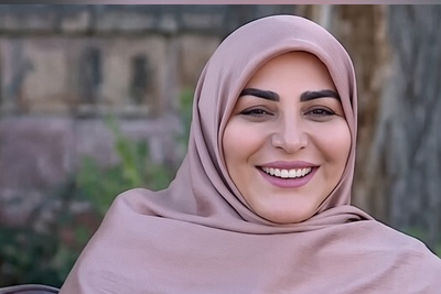 تدریس زبان ترکی المیرا شریفی‌مقدم روی آنتن زنده؛ معنی بامزه یک اصطلاح همه را خندان