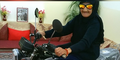 خلاقیت خنده دار جوان ایرانی برای نصب سانروف روی موتور هوندا مرز های علم و تکنولوژی را جا به جا کرد/ برای همینه که میگن هنر نزد ایرانیان است و بس+فیلم