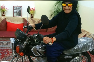 خلاقیت خنده دار جوان ایرانی برای نصب سانروف روی موتور هوندا مرز های علم و تکنولوژی را جا به جا کرد/ برای همینه که میگن هنر نزد ایرانیان است و بس+فیلم