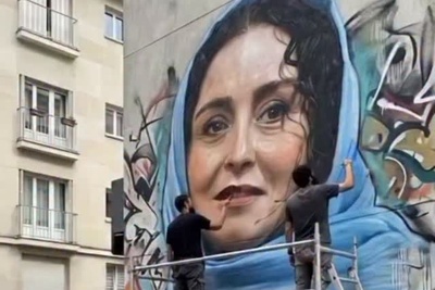 فیلم/ خلاقیت هوشمندانه هوش مصنوعی برای نقاشی دیواری پرتره ویژه ژاله صامتی چهره شهر را زیباتر کرد