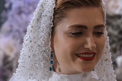 رونمایی از زیباترین لباس عروس سینمای ایران/شکوه اصالت نقوش اسلیمی در کنار زرق و برق لباس عروس مدرن الناز ملک همه را مات و مبهوت کرد!