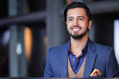 استایل جنتلمنی مهرداد صدیقیان در عروسی پر زرق و برق برادر بزرگترش مهدیار+ ویدیو/ شباهت صفر درصدی آقای بازیگر به برادر دامادش!