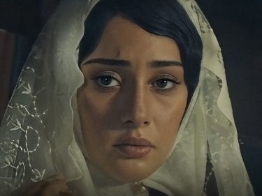 لحظه تلخ خداحافظی محبوبه با پدرش قبل از رفتن به خانه بخت که با نفرین گره خورد؛ احساسی‌ترین سکانس پایان فصل اول بامداد خمار که اشک همه را درآورد💔💔+ویدیو