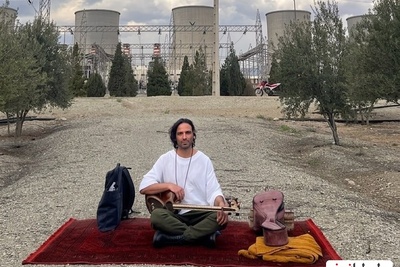 اجرای زیبای ترانه «ای شرقی غمگین» با سوزِ ساز علی قمصری/ ای شرقی غمگین تو مثل کوه نوری نذار خورشیدمون بمیره .../سازی که مقدس است