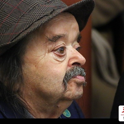 قاب خانوادگی عجیب اسدالله یکتا در شب تولدش / تفاوت قد باورنکردنی این بازیگر با پسرانش! / جشنی که همه را شوکه کرد!