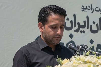 شباهت زیاد رامان رضوی، فرزند زنده‌یاد بهروز رضوی از چشم ها پنهان نماند/ درس زندگی که بهروز رضوی پیش از رفتن به فرزندانش آموخت