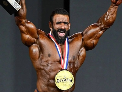 صحبت های رک هادی چوپان دل هر انسانی رو خون میکنه : 1200 تومن حقوق می گرفتم...من هنوز دوچرخه هم ندارم...رفتم شاگرد داداشم شدم! اجاره نشین بودم! کتابامو با کش میبستم!+فیلم