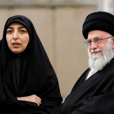 از «عروس خانه مایی» تا «جهان به عشق پابرجاست»؛ غزل تازه‌منتشرشده رهبر شهید در وصف عروش شهیدشان