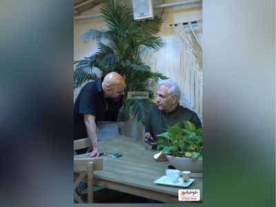 ویدیو/ نگاهی به پشت صحنه تمرینات موسیقی و آمادگی مهران مدیری برای کنسرت به همراه سامان احتشامی