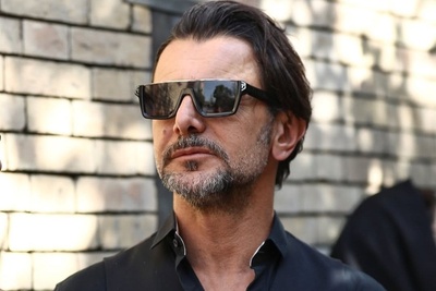 صحبتهای دردناک امین حیایی از فوت خواهرش الهام: خواهرم در اوج جوانی و با یک بچه 2 ساله فوت کرد منم هی با خودم میگفتم...+فیلم