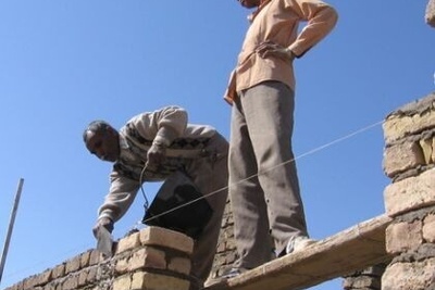 خلاقیت خنده دار اوستای بنا برای احداث برج کج پیزا روی ساختمان آجری 5 طبقه در لاهیجان حماسه آفرید