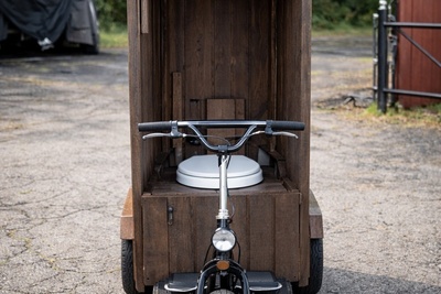 ایده خنده دار برای نصب توالت سیار روی موتور سیکلت برای رفاه حال راننده! بهترین اختراع قرن هم تعلق می گیرد به ایشون+عکس