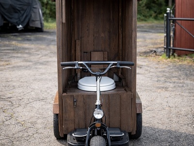 ایده خنده دار برای نصب توالت سیار روی موتور سیکلت برای رفاه حال راننده! بهترین اختراع قرن هم تعلق می گیرد به ایشون+عکس