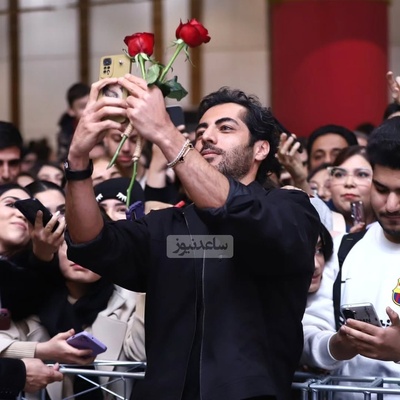 اکران عمومی بامداد خمار دیشب با استقبال گسترده مردم این چنین برگزار شد؛ از جیغ و داد مردم با دیدن رحیم نجار و درخواست سلفی با این بازیگر تا تشکر و قدردانی نوید پورفرج از حضور مردم+ فیلم