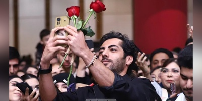 اکران عمومی بامداد خمار دیشب با استقبال گسترده مردم این چنین برگزار شد؛ از جیغ و داد مردم با دیدن رحیم نجار و درخواست سلفی با این بازیگر تا تشکر و قدردانی نوید پورفرج از حضور مردم+ فیلم