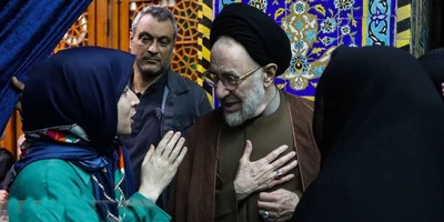 حضور متفاوت یک بازیگر زن در مراسم یادبود خواهر سیدمحمد خاتمی+عکس