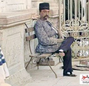 (عکس) تصویر دیدنی و جذاب از تلفن همراه ناصرالدین شاه قاجار !/نخستین تلفن همراه در ایران!