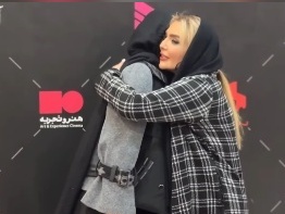 استایل آکروماتیک شهرزاد عبدالمجید و نسیم ادبی  جون میده برای یلدا/ چهارخونه جذاب با دامن بلند ادایی که انگار برای پاییز و زمستون ساخته شده+فیلم