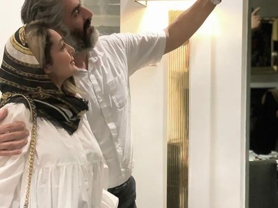 رونمایی از گوشه به گوشه خونه زندگی شاهانه ساره بیات/ مبلمان چرمی، عتیقه جات، تابلو، آینه کاری روی دیوار و...