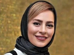 تصویری نوستالژی و بامزه از سمانه پاکدل با مقنعه کج و لبخندی شیرین از دوران مدرسه