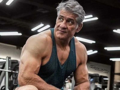 بدن عجیب علیرضا حیدری در 50 سالگی؛ اسطوره کشتی یا غول بدنسازی؟/ دود از کنده بلند می‌شود!