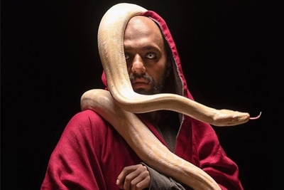 خانه‌ی به سبک سنتی و قدیمی صابر ابر؛ وسایل مدرن در کنار سادگی اصیل ایرانی/چه رومیزی گل گلی خوشگلی هم داره+ تصویر