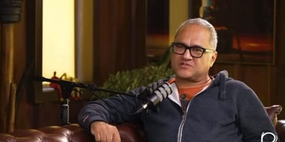 رامبد جوان از عشق به خانواده اش گفت: مهم ترین چیز زندگیم فضای خانوادگیمه... به عنوان یه پدر ور ور اضافه نمیکنم!