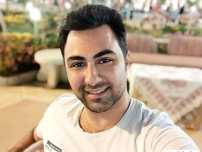تغییر چهره غیرمنتظره بابک انصاری، تازه‌داماد سینما از 16 سالگی و در حال گل دادن به ترانه علیدوستی تا با استایل دامادی در کنار آرام جعفری +عکس