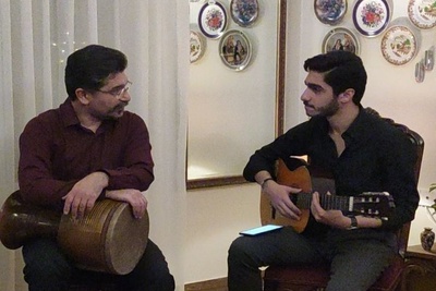 جلوه باشکوه منزل هنری امیرحسین مدرس، ایناروس سریال یوسف پیامبر/ از سه تار و تنبک تا گیتار و.../ نگم براتون از دکوراسیون جذاب خونه اش