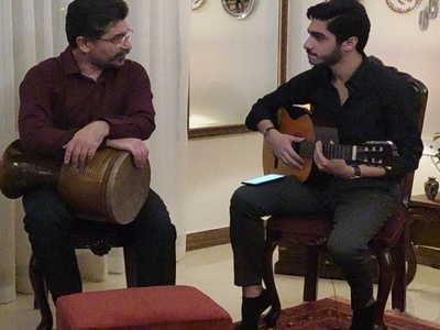 جلوه باشکوه منزل هنری امیرحسین مدرس، ایناروس سریال یوسف پیامبر/ از سه تار و تنبک تا گیتار و.../ نگم براتون از دکوراسیون جذاب خونه اش