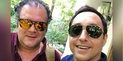 تغییر چهره باورنکردنی هومن برق نورد در کافه گردی با امیرحسین رستمی، همبازی‌اش در سریال "دودکش"