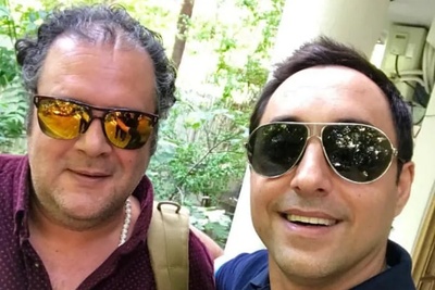 تغییر چهره باورنکردنی هومن برق نورد در کافه گردی با امیرحسین رستمی، همبازی‌اش در سریال "دودکش"