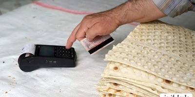 خلاقیت خنده دار پدر ایرانی برای ادغام کارت بانکی ملت و ملی حماسه ساز شد/ بنازم به این مغز خلاق😂+فیلم