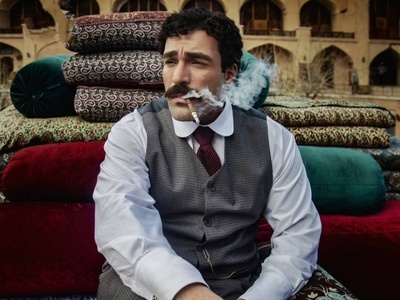 ببینید| یک گاف ریز اما عجیب در قسمت جدید«بامداد خمار»؛ اگر دقت کنید متوجه این تغییر می‌شوید!