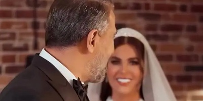 وقتی محمد نادری از دیدن همسرش دست و پاشو گم میکنه: حواسم نبود زیر لب داشتم بسم الله می گفتم صلیب کشیدم شاید دلیلش این باشد که زمانی کشیش بودم!